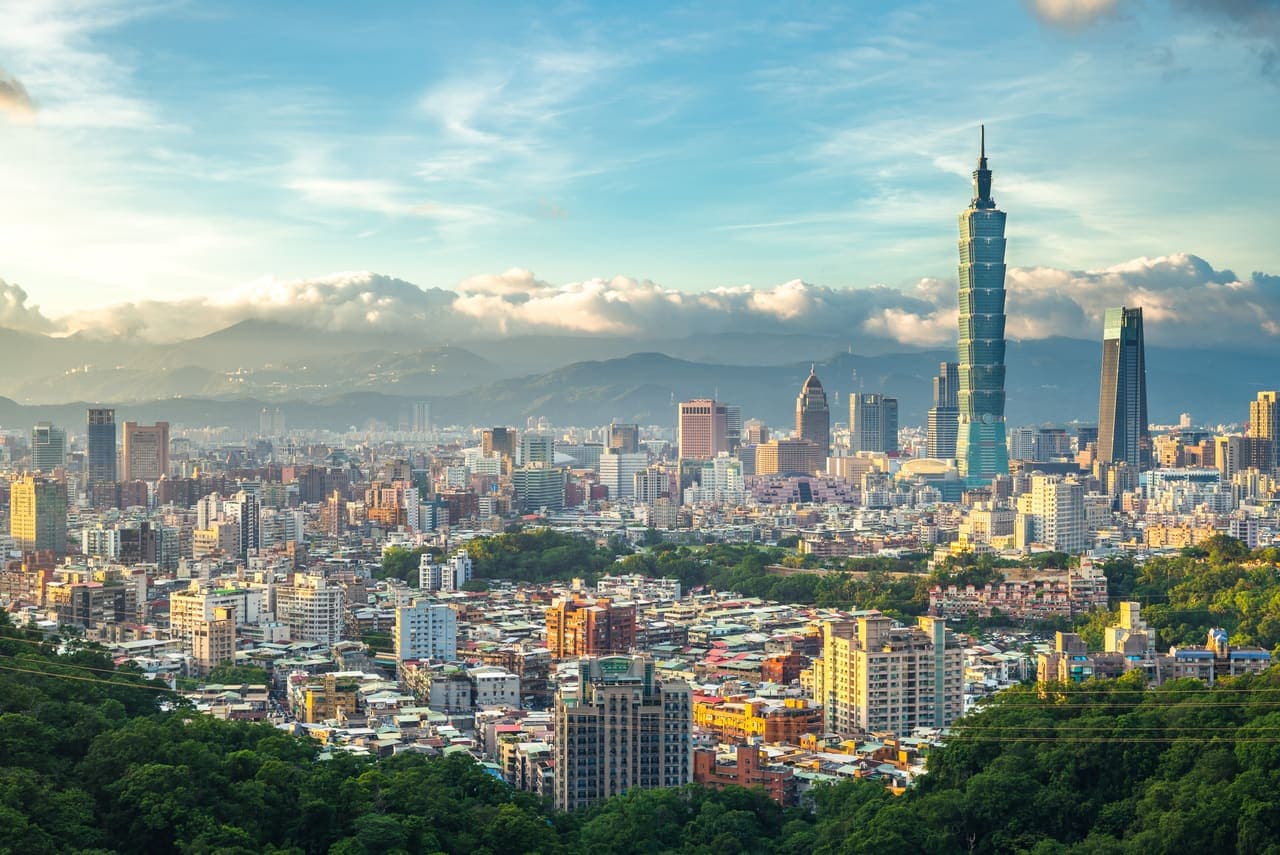 Taipei skyline with Taipei 101