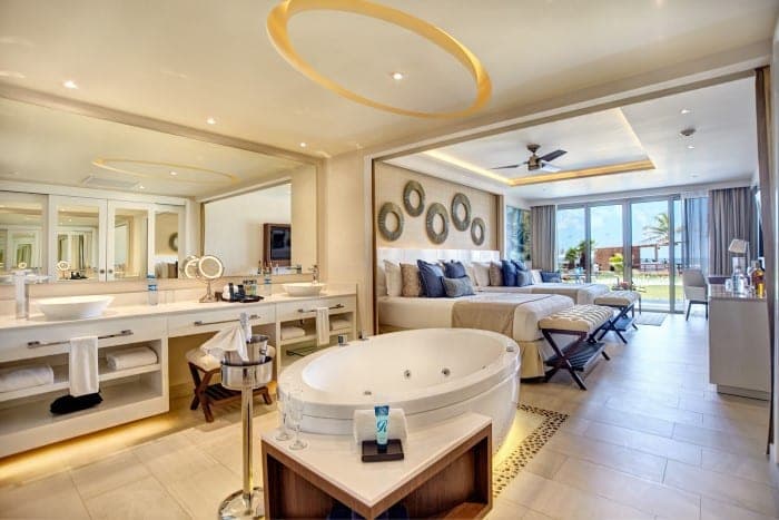 Royalton Riviera Cancun, An Autograph Collection All-Inclusive Resort: Luxury Chairman Swimout Suite