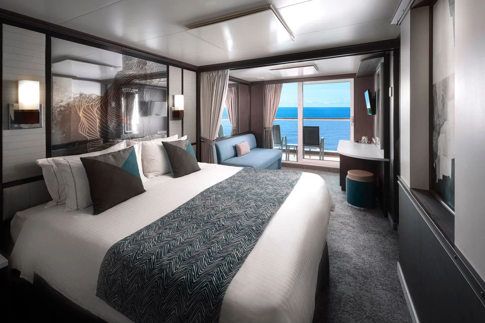Aft-Facing Club Balcony Suite, Norwegian Pearl