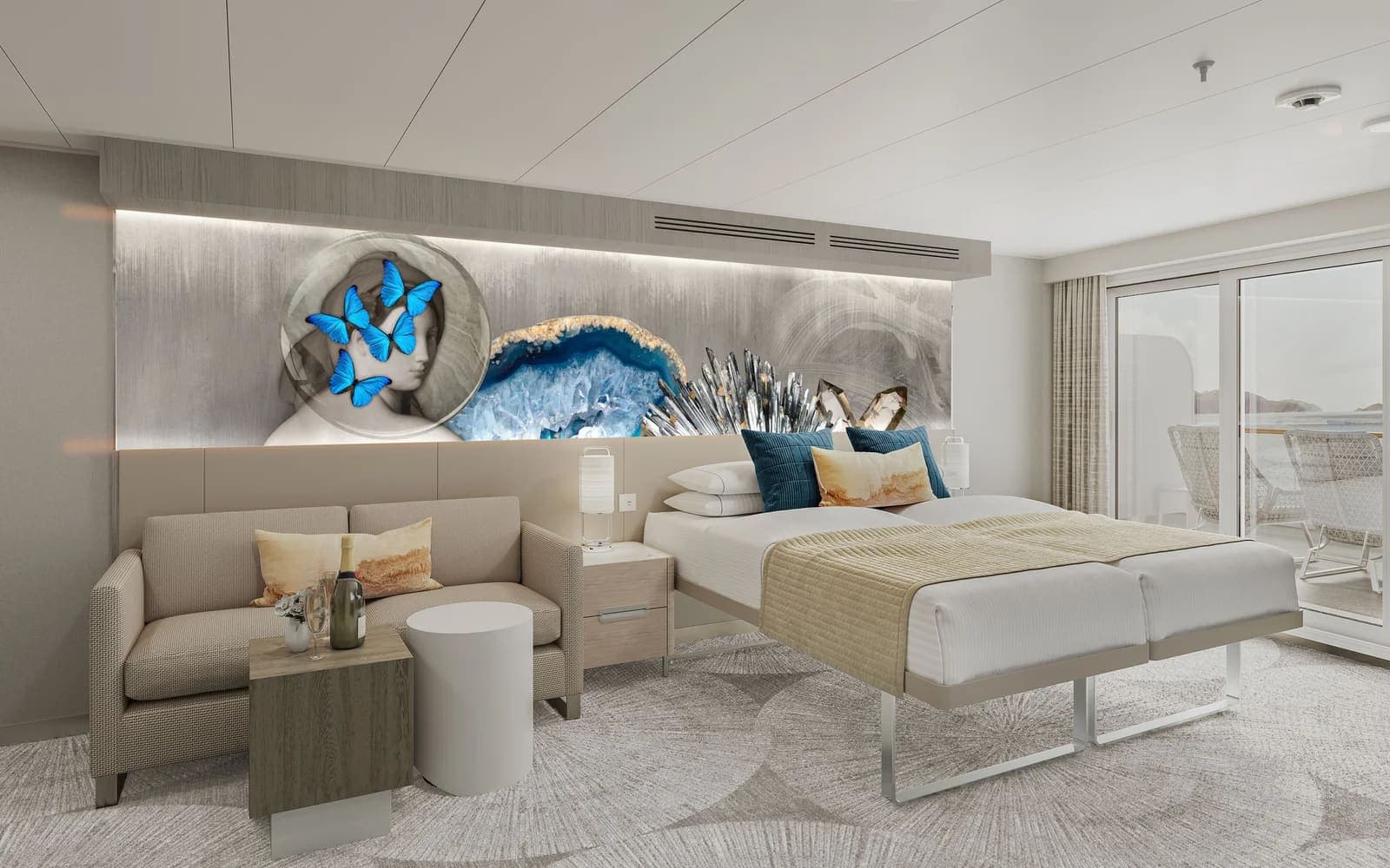 Forward-Facing Club Balcony Suite with Large Balcony, Norwegian Prima