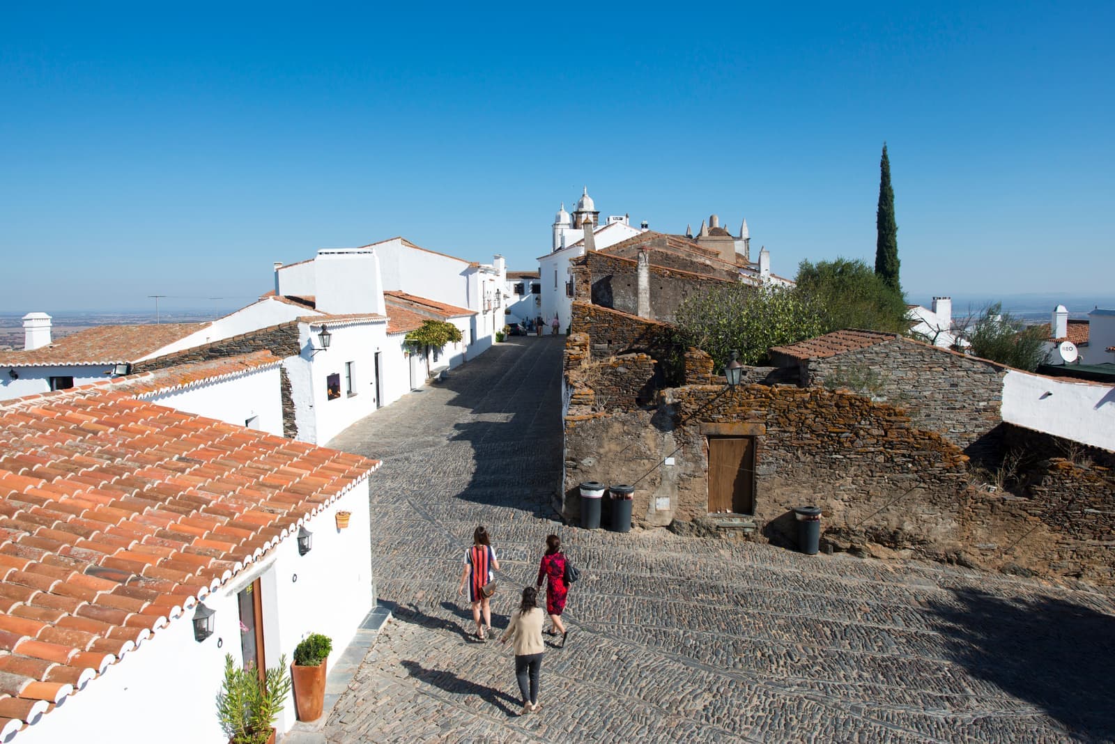 Walking the streets of Monzaraz, Portugal