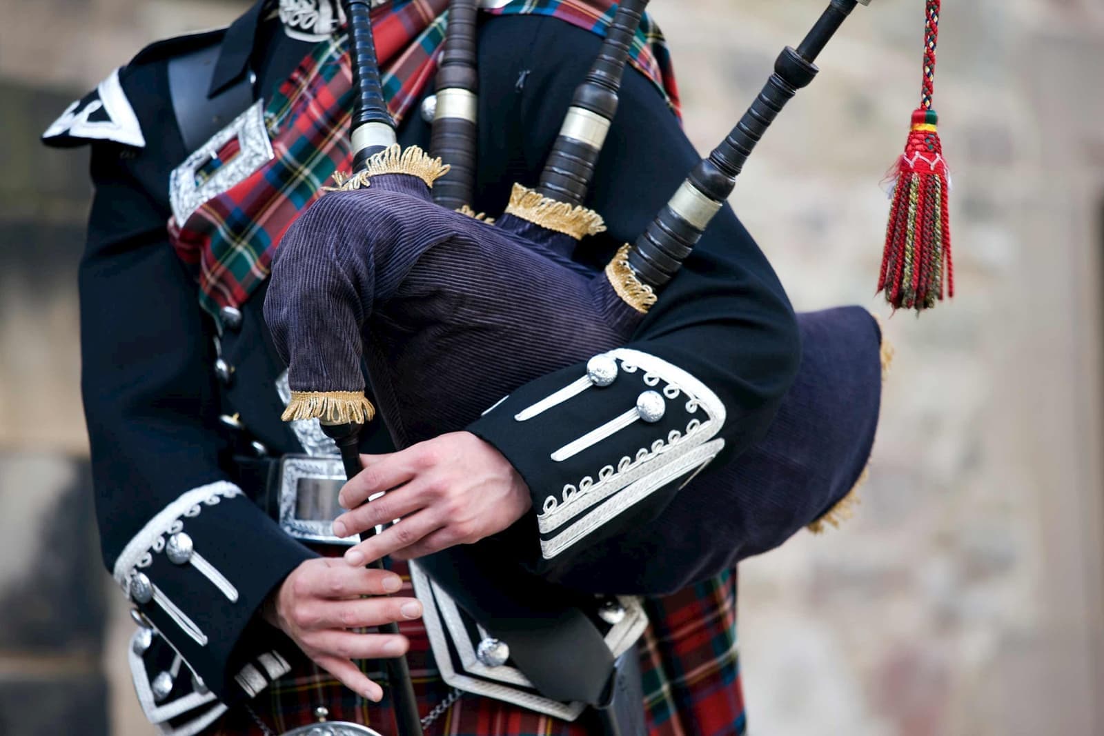 Bag Piper in Glasgow, Scotland