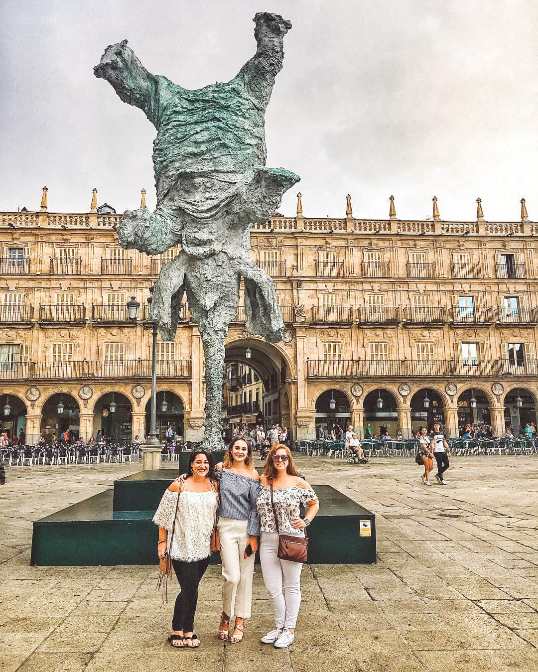 Travellers in front of the Elephant that parps! monument at plaza mayor in Salamanca, Spain