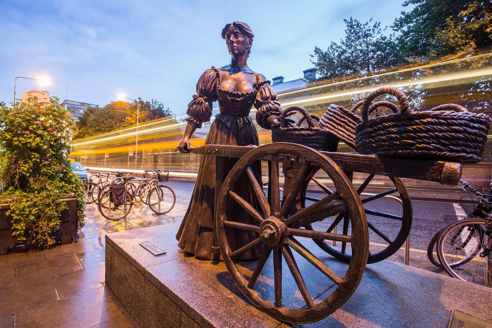 Molly Malone Statue with cart in Dublin, Ireland