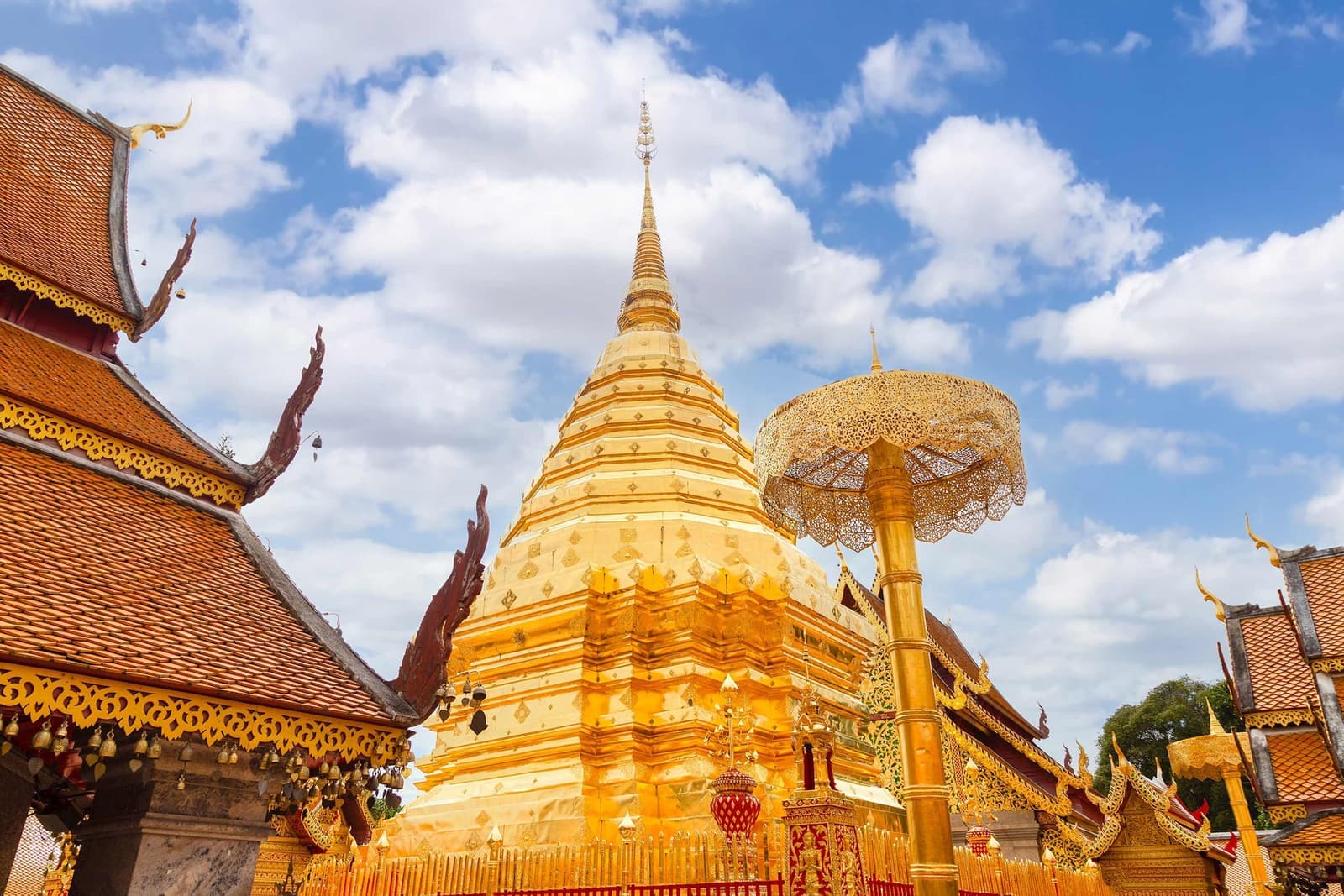 Golden pagoda and ornate temple of Wat Phra That Doi Suthep in Chiang Mai, Thailand