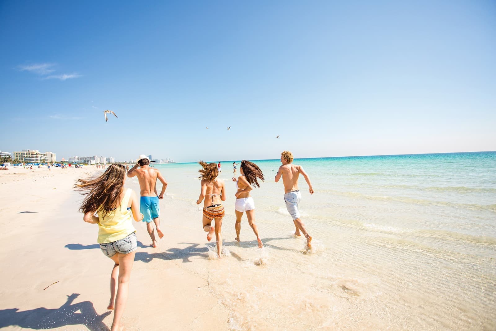 Travellers on Miami Beach in Florida, USA